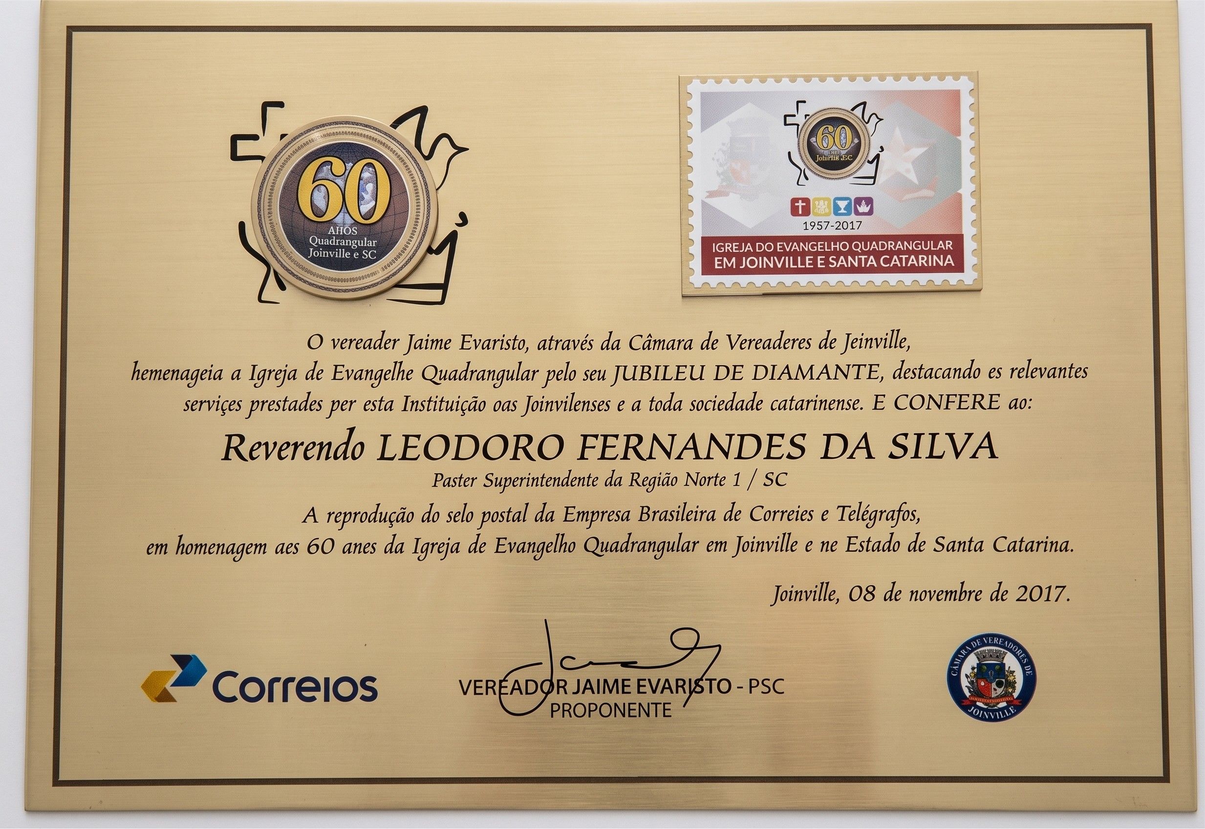 Placa comemorativa e selo dos Correios — 60 anos da Igreja Quadrangular em Joinville (2017)