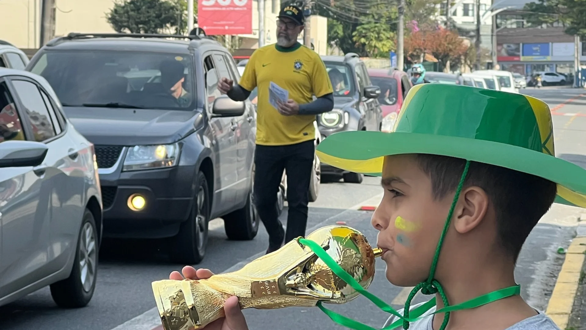 Evangelismo com o tema da Copa leva a mensagem de Cristo às ruas e impacta vidas