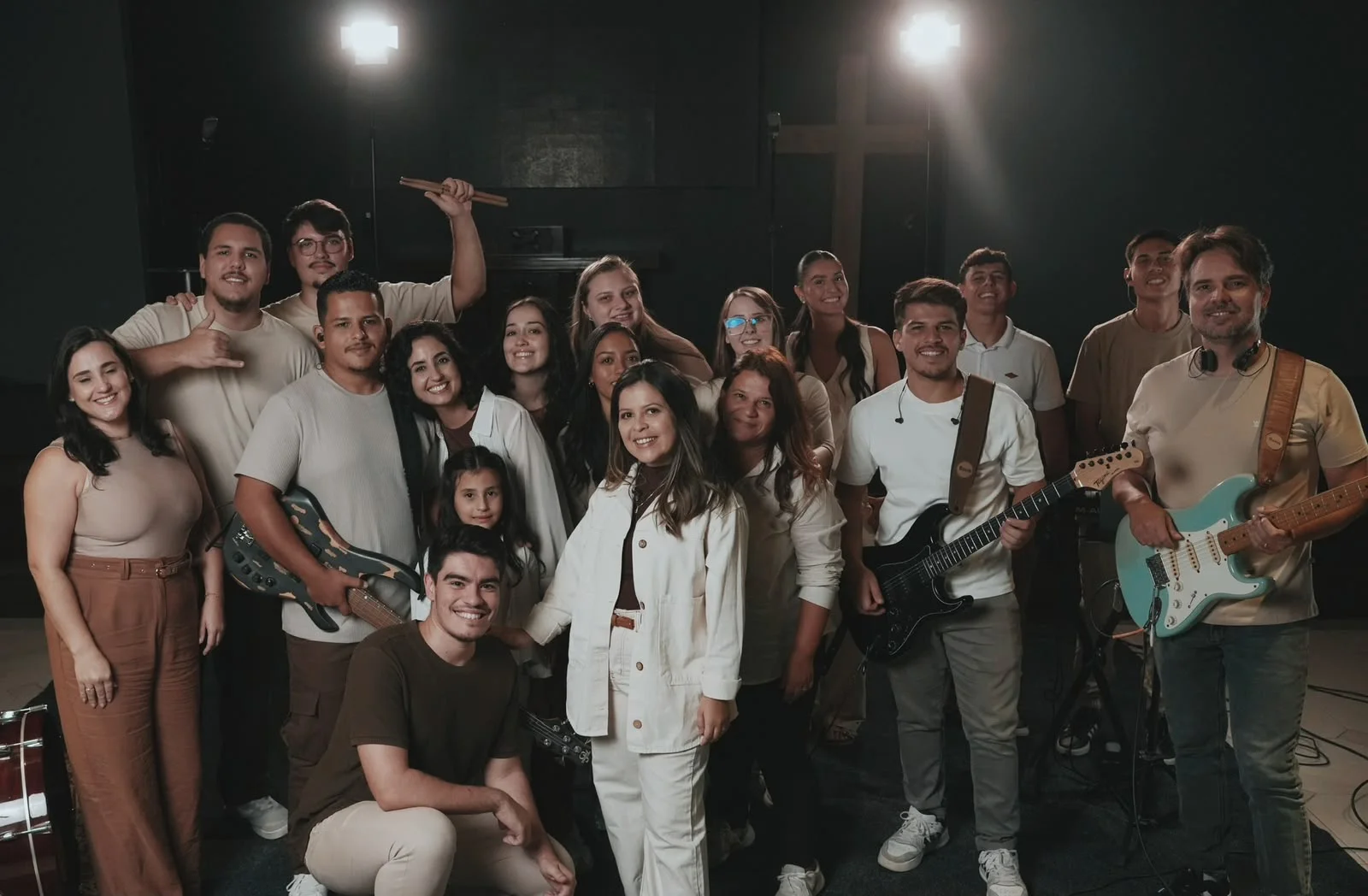 Débora Greyce lança clipe da canção "Sopra em Mim", gravado na IEQ Sede