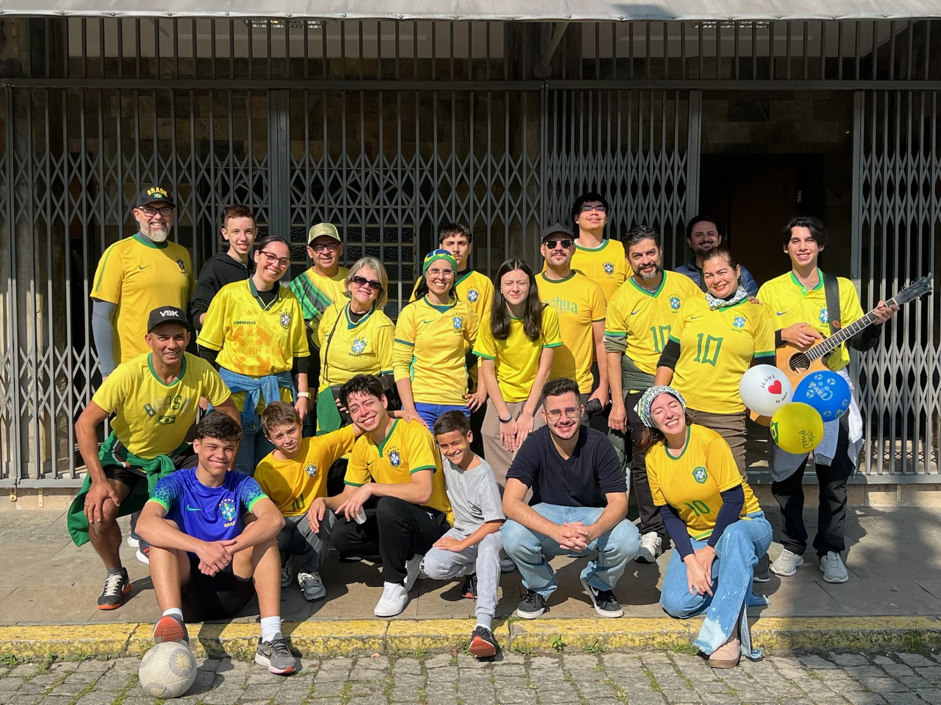 Evangelismo com o tema da Copa leva a mensagem de Cristo às ruas e impacta vidas